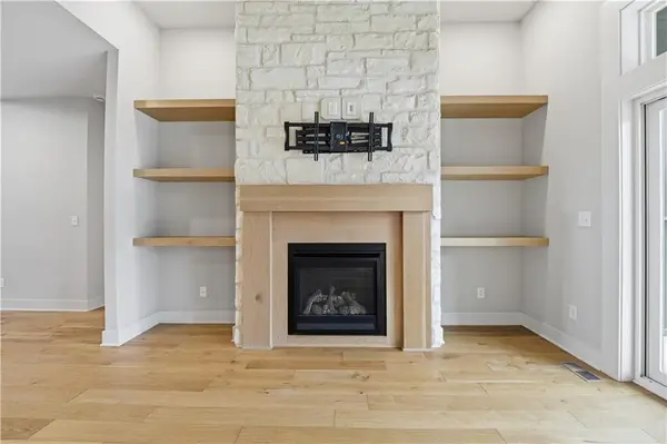 1712 SW 27th ST, Lee's Summit, MO 64082