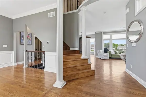 2808 SW Arthur DR, Lee's Summit, MO 64082