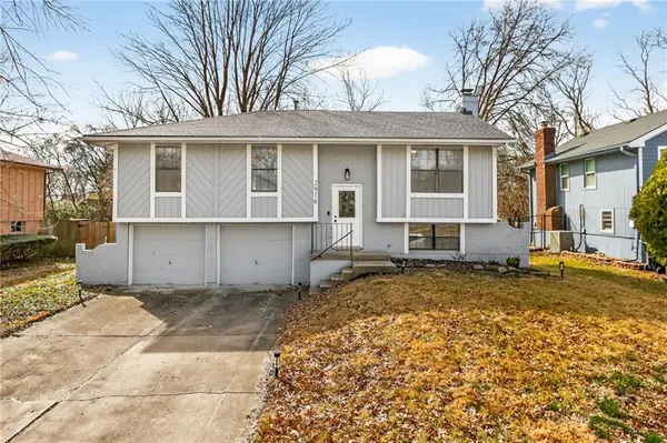 2916 Sweet Briar DR, Independence, MO 64057