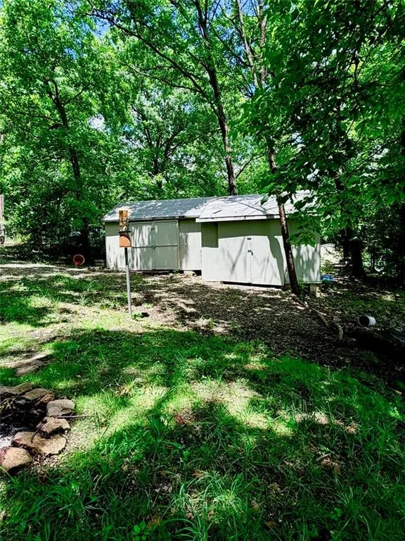 33 NW Lakeside DR, La Cygne, KS 66040