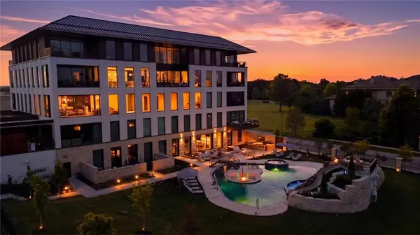 4951 W 134 ST #301, Leawood, KS 66209