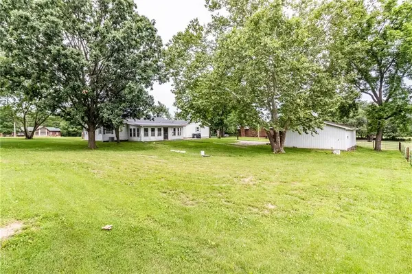 237 NW 21 RD, Warrensburg, MO 64093