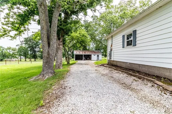 237 NW 21 RD, Warrensburg, MO 64093