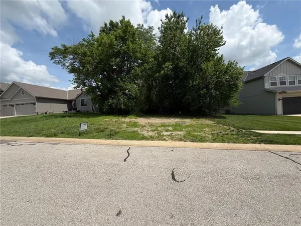 1104 S 12 TER, Louisburg, KS 66053