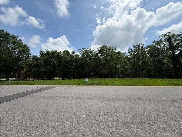 1213 Neil DR, Louisburg, KS 66053