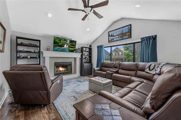 1205 Ridge Tree LN, Pleasant Hill, MO 64080