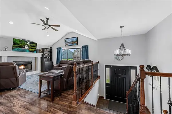 1205 Ridge Tree LN, Pleasant Hill, MO 64080