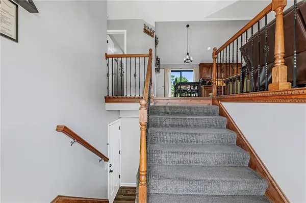 1205 Ridge Tree LN, Pleasant Hill, MO 64080