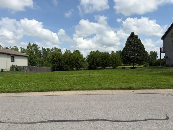 1500 N 4th St E Lot 172 ST #E, Louisburg, KS 66053