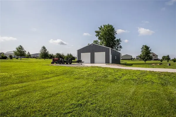 16963 Auburn CT, Bonner Springs, KS 66012