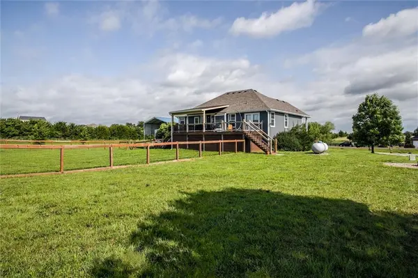 16963 Auburn CT, Bonner Springs, KS 66012