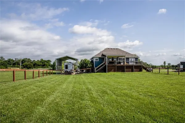 16963 Auburn CT, Bonner Springs, KS 66012