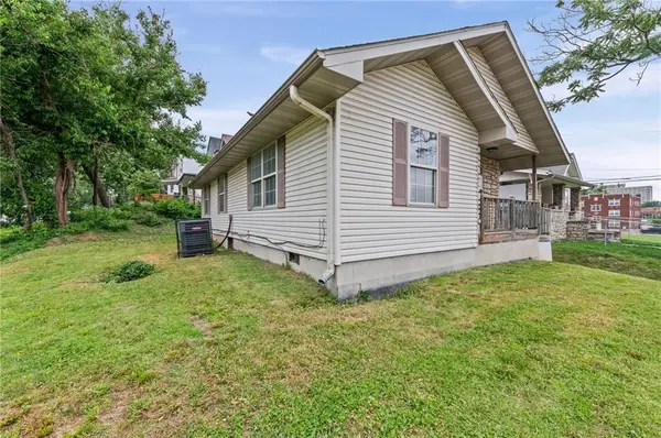 800 N 9th ST, Kansas City, KS 66101