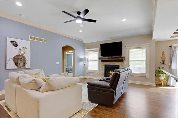 483 S 137th PL, Bonner Springs, KS 66012