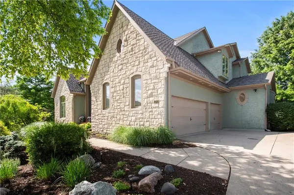 13210 Outlook ST, Overland Park, KS 66209