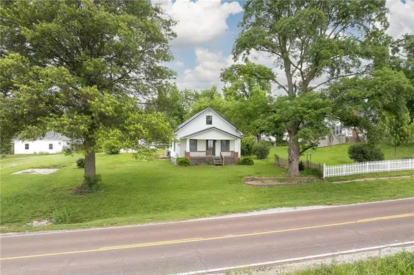 807 SE Grand DD HWY, Faucett, MO 64448