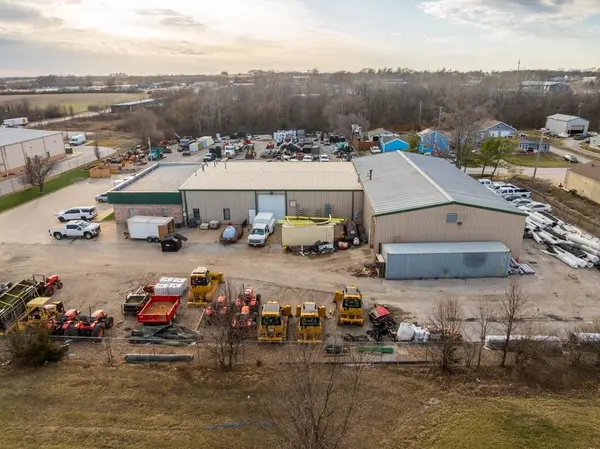 1621 SE Summit ST, Lee's Summit, MO 64081