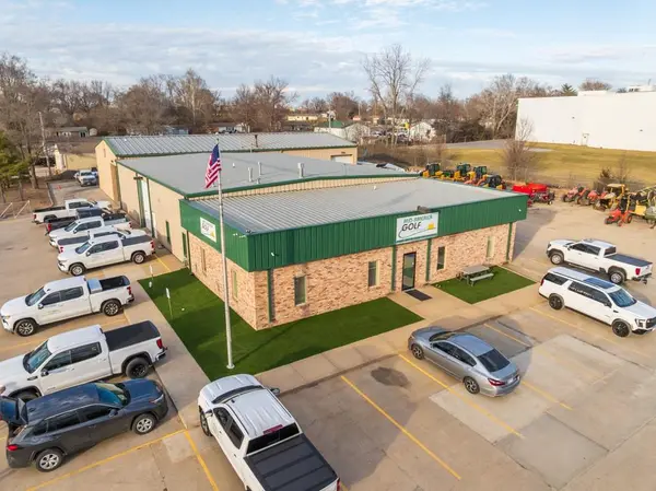 1621 SE Summit ST, Lee's Summit, MO 64081