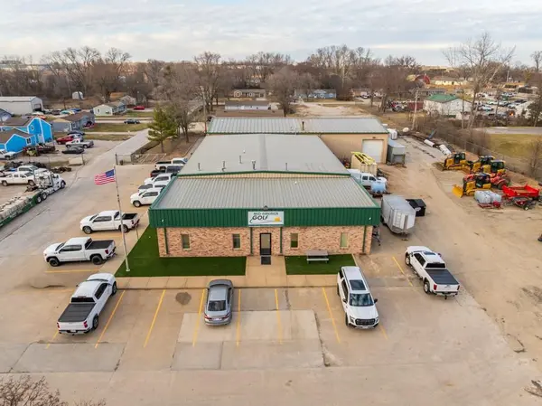 1621 SE Summit ST, Lee's Summit, MO 64081