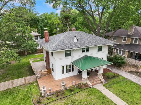 7444 Summit ST, Kansas City, MO 64114