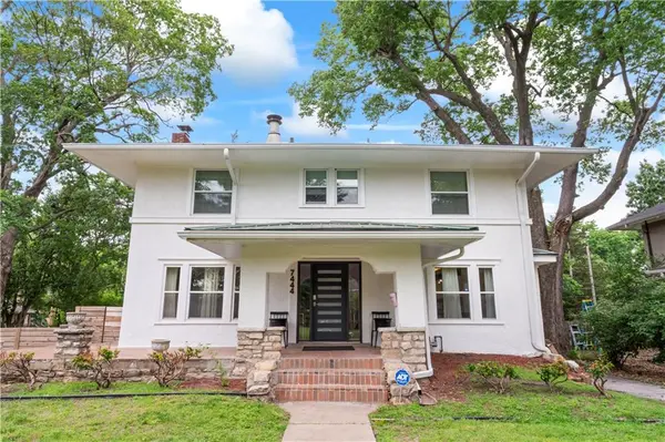 7444 Summit ST, Kansas City, MO 64114