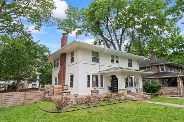 7444 Summit ST, Kansas City, MO 64114