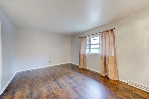 1836 E 78th ST, Kansas City, MO 64132