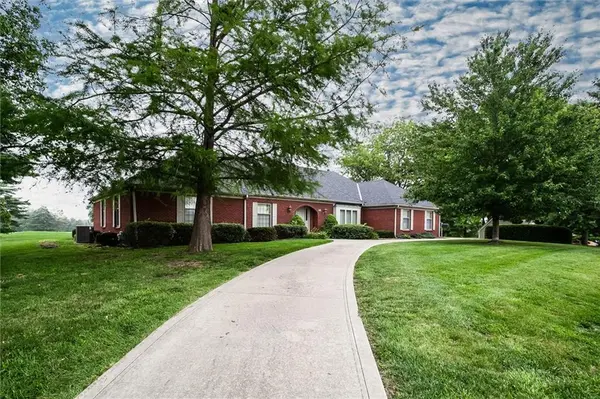 1406 S Golf Club DR, Richmond, MO 64085