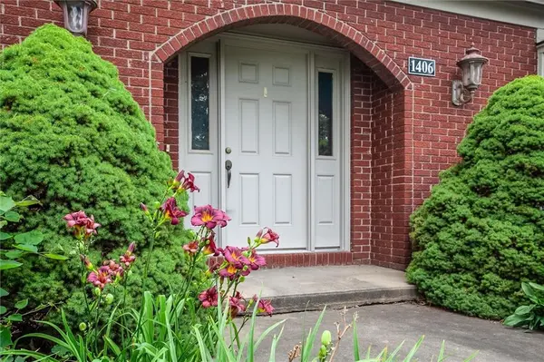 1406 S Golf Club DR, Richmond, MO 64085