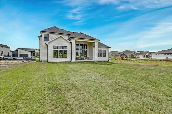 17325 Earnshaw ST, Overland Park, KS 66221