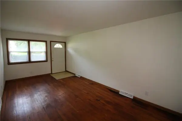 202/204 S Sterling AVE, Sugar Creek, MO 64054