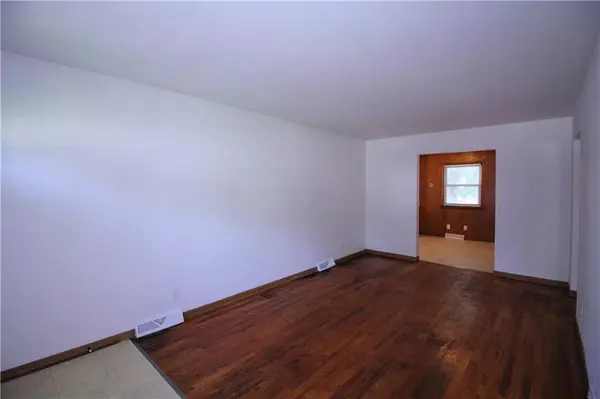 202/204 S Sterling AVE, Sugar Creek, MO 64054