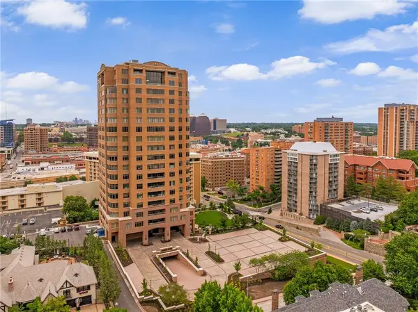 400 W 49th TER #2032, Kansas City, MO 64112