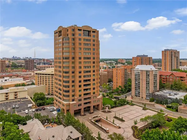 400 W 49th TER #2032, Kansas City, MO 64112
