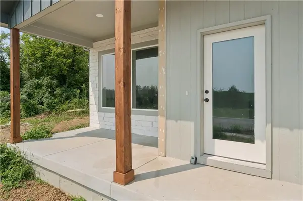 2200 SE Oak Ridge DR, Oak Grove, MO 64075