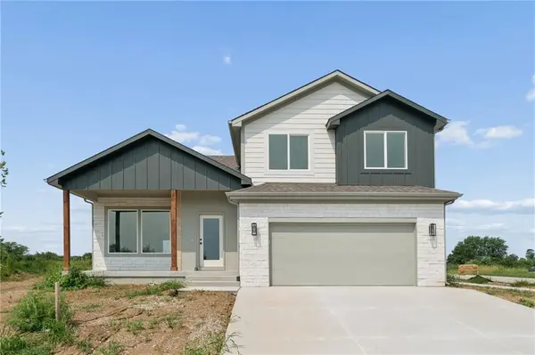 2200 SE Oak Ridge DR, Oak Grove, MO 64075