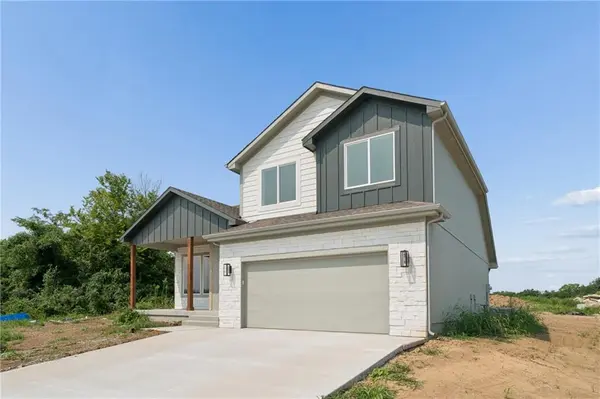 2200 SE Oak Ridge DR, Oak Grove, MO 64075
