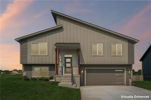 2112 SE Oak Ridge DR, Oak Grove, MO 64075