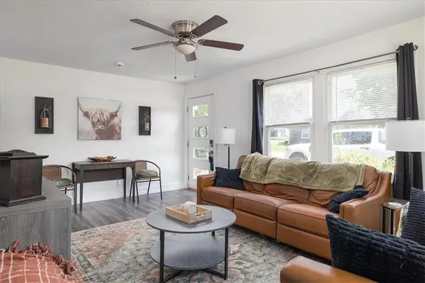 2 NE Vine ST, Lee's Summit, MO 64063