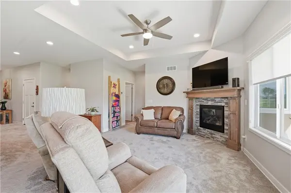 22503 Vincent ST, Peculiar, MO 64078