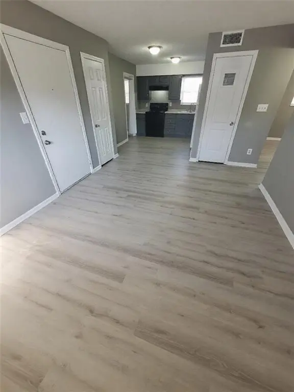 8201 Spring Valley RD, Belton, MO 64012