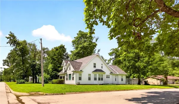 1045 N Colorado ST, Nevada, MO 64772