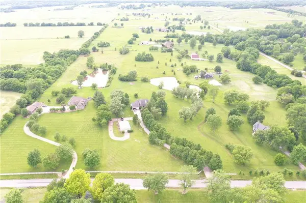 1010 N Prairie LN, Raymore, MO 64083