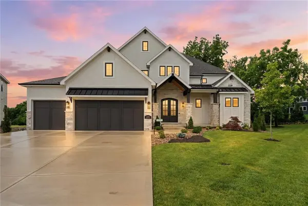 17028 Parkhill ST, Overland Park, KS 66221