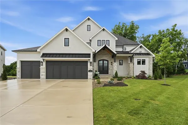 17028 Parkhill ST, Overland Park, KS 66221