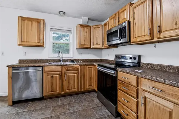 504 Dogwood DR, Knob Noster, MO 65336