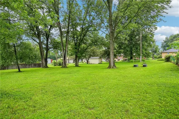 820 E Gay ST, Warrensburg, MO 64093