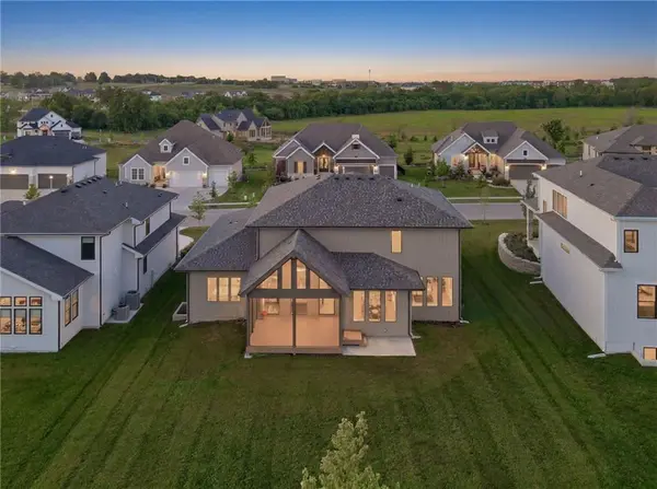 12406 W 170th TER, Overland Park, KS 66221