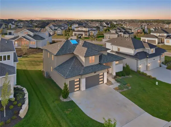 12406 W 170th TER, Overland Park, KS 66221