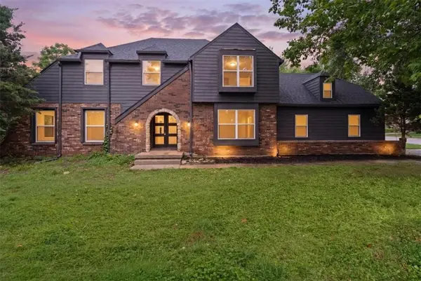 307 S Sunset LN, Raymore, MO 64083